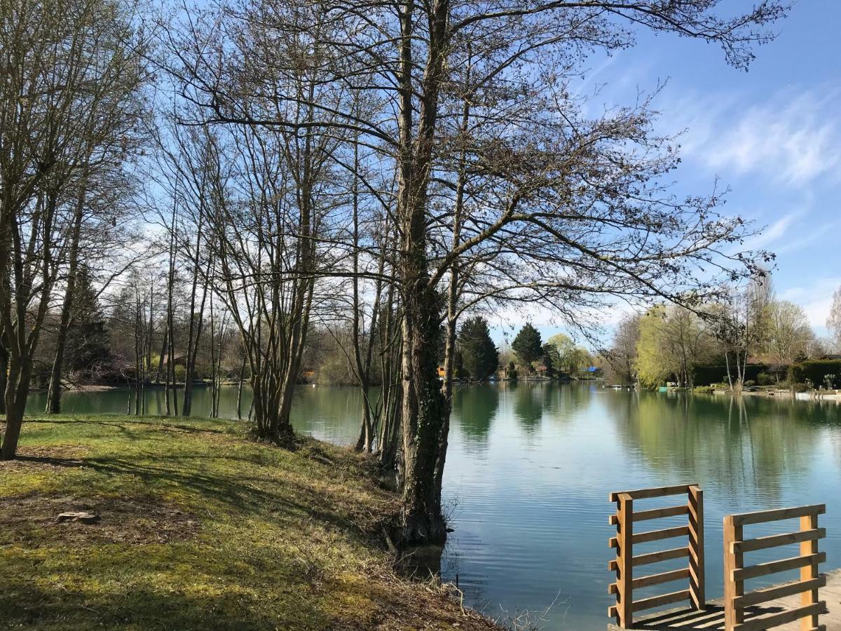 Le Chalet Du Lac - Domaine De La Goujonne Saint-Sauveur-lès-Bray Exterior foto
