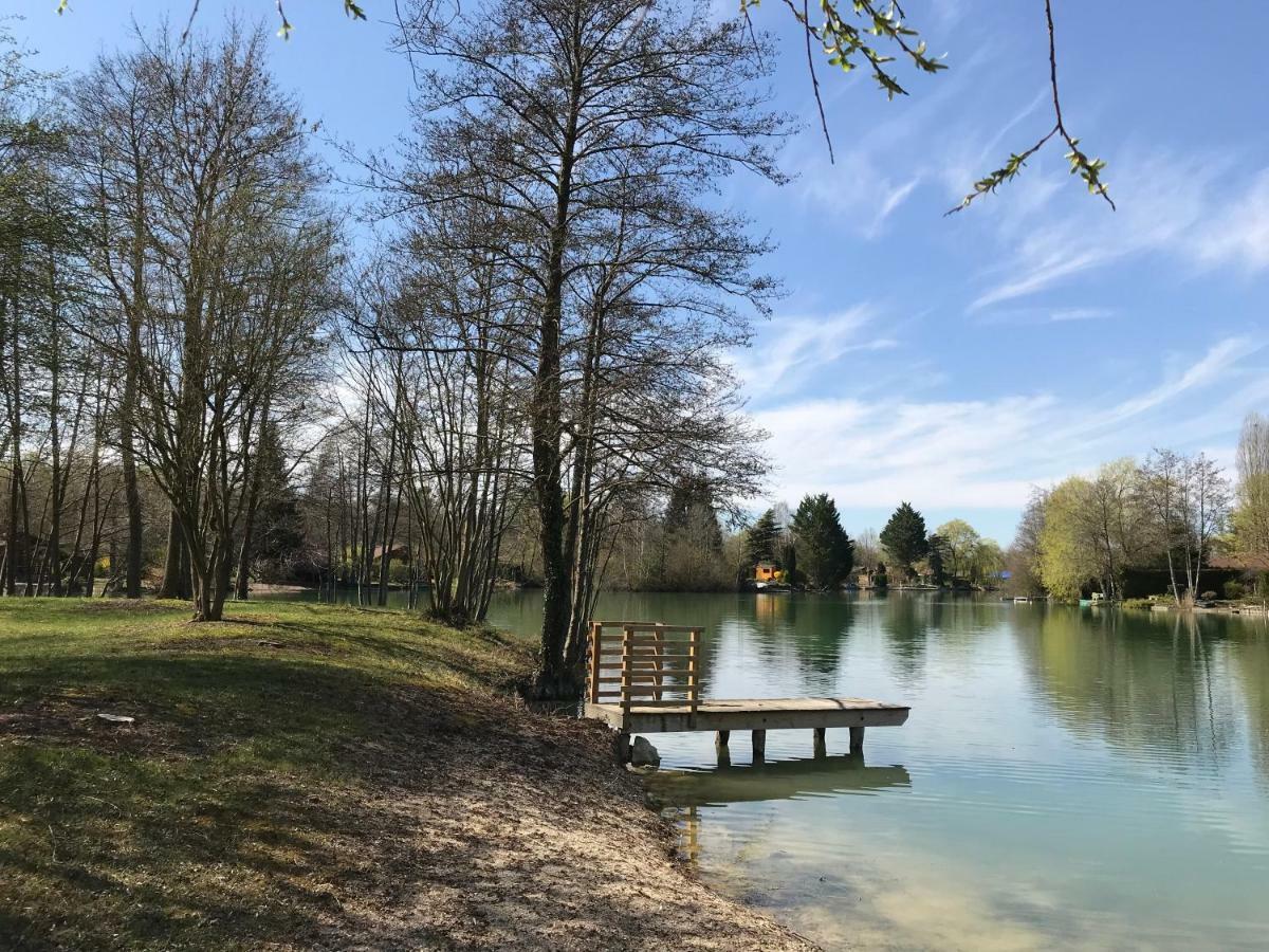 Le Chalet Du Lac - Domaine De La Goujonne Saint-Sauveur-lès-Bray Exterior foto